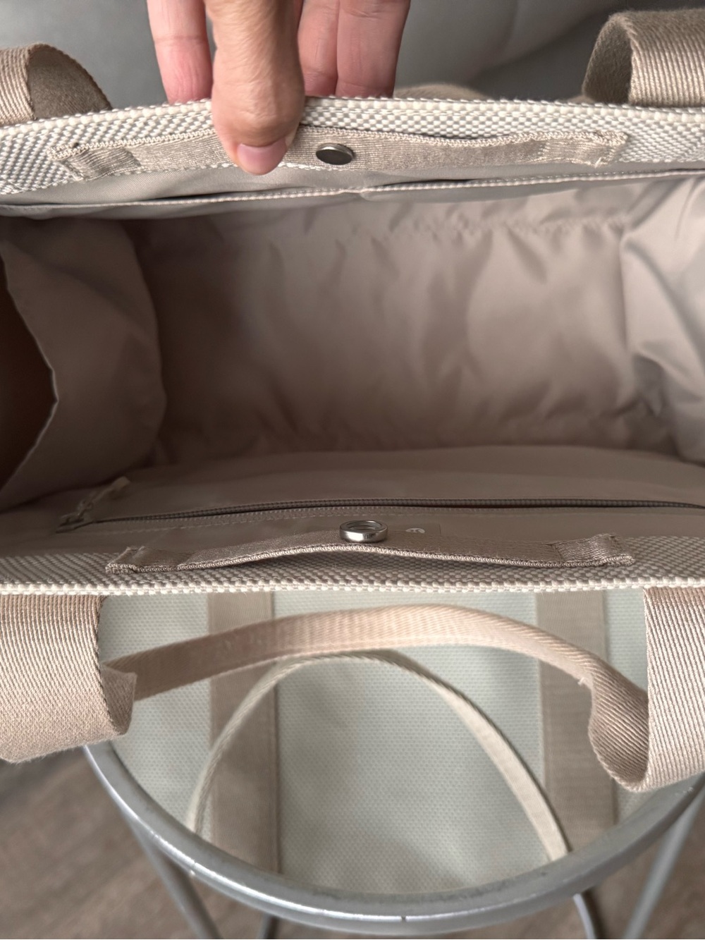 Lululemon Two-Tone Canvas Tote Bag 10L Mojave Tan Light Ivory NWOT - Picture 4 of 5